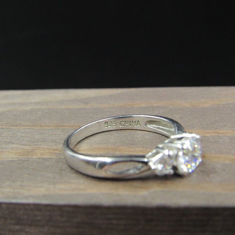 Size 7 Sterling Triple Round Cubic Zirconia Ring - Picture 5 of 8